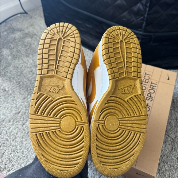 Nike Dunk Low Phantom Gold Suede - Picture 3 of 4